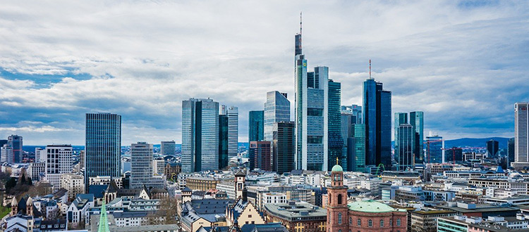 Praktikum im Finanzbereich: Klassische Banken und Online-Unternehmen im Vergleich